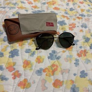 Ray ban sunglasses with case and cloth